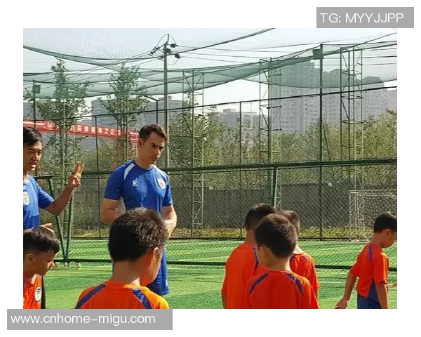 足球张勇的传奇人生与不屈精神探索足球背后的故事与梦想 足球张勇的传奇人生与不屈精神探索足球背后的故事与梦想